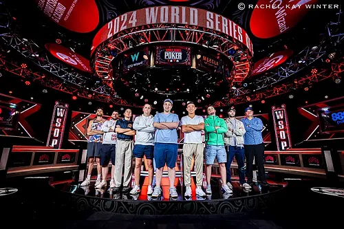 Main Event WSOP ide do finále: V hre o $10 miliónov zostáva posledných 9 hráčov!