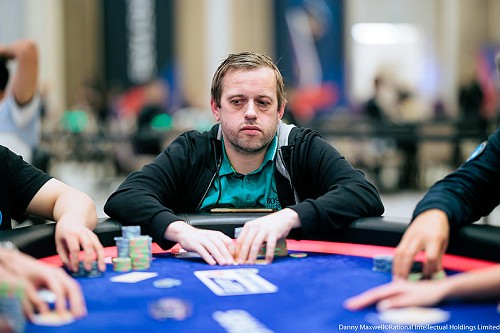 Víťaz Main Eventu EPT Cyprus si odnesie $1.042.000: V hre zostáva už len šestnásť hráčov