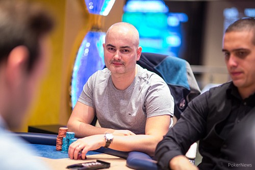 Odštartoval boj o zlaté náramky: Vo WSOPE Opener postúpila zatiaľ trojica Slovákov
