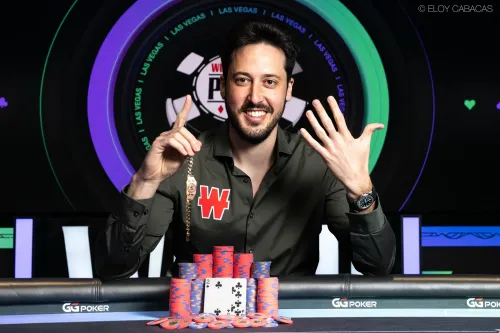 WSOP 2026: Adrian Mateos prepisuje históriu v $250k Super High Rolleri, manželia Foxenovci kraľujú Las Vegas!
